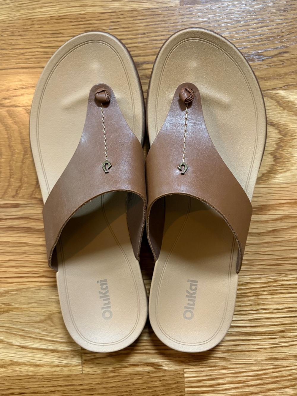 [Like New] OluKai Ho‘ōpio Mele Sandals in toffee/warm sand, size 9